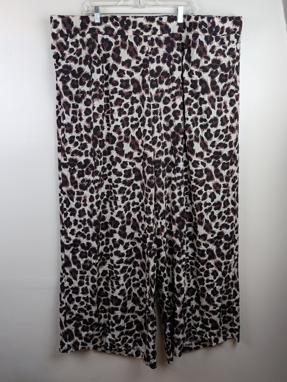 Torrid Leopard Animal Print High Rise Wide Leg Pull On Pants 5T Pockets Viscose
